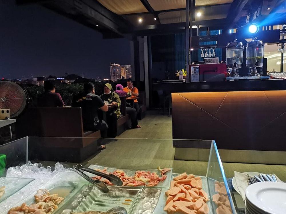 Pasar Baru Square Hotel Бандунг Экстерьер фото