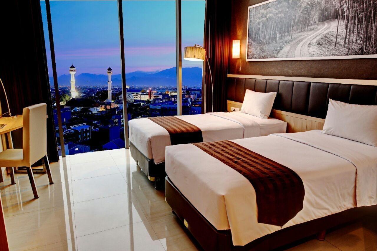 Pasar Baru Square Hotel Бандунг Экстерьер фото