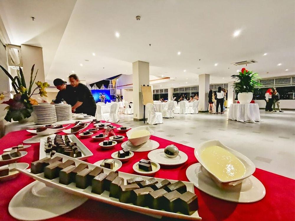 Pasar Baru Square Hotel Бандунг Экстерьер фото