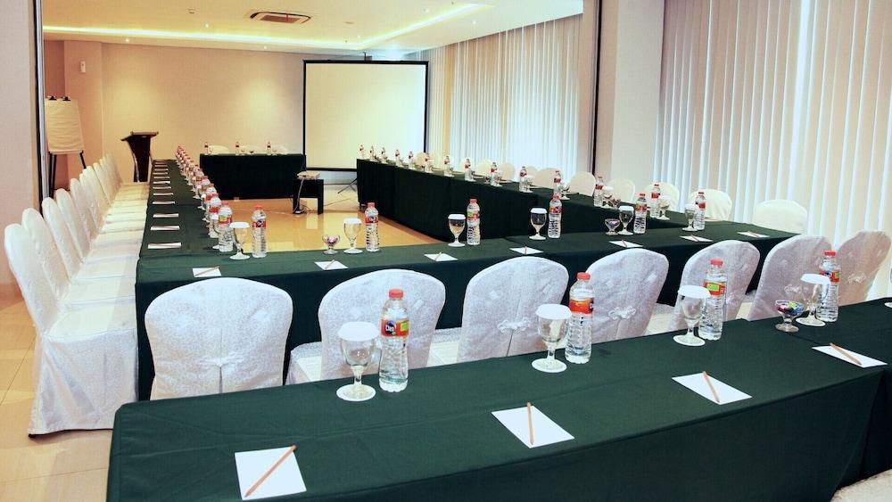 Pasar Baru Square Hotel Бандунг Экстерьер фото