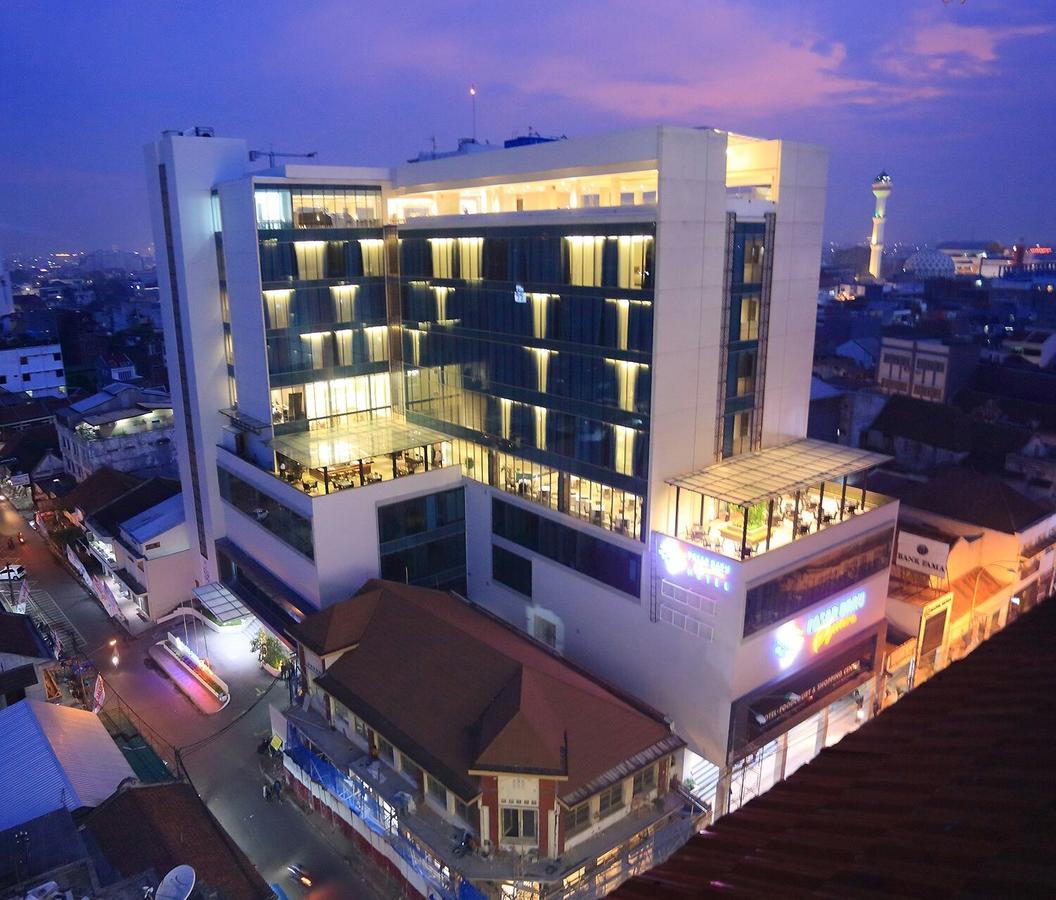 Pasar Baru Square Hotel Бандунг Экстерьер фото